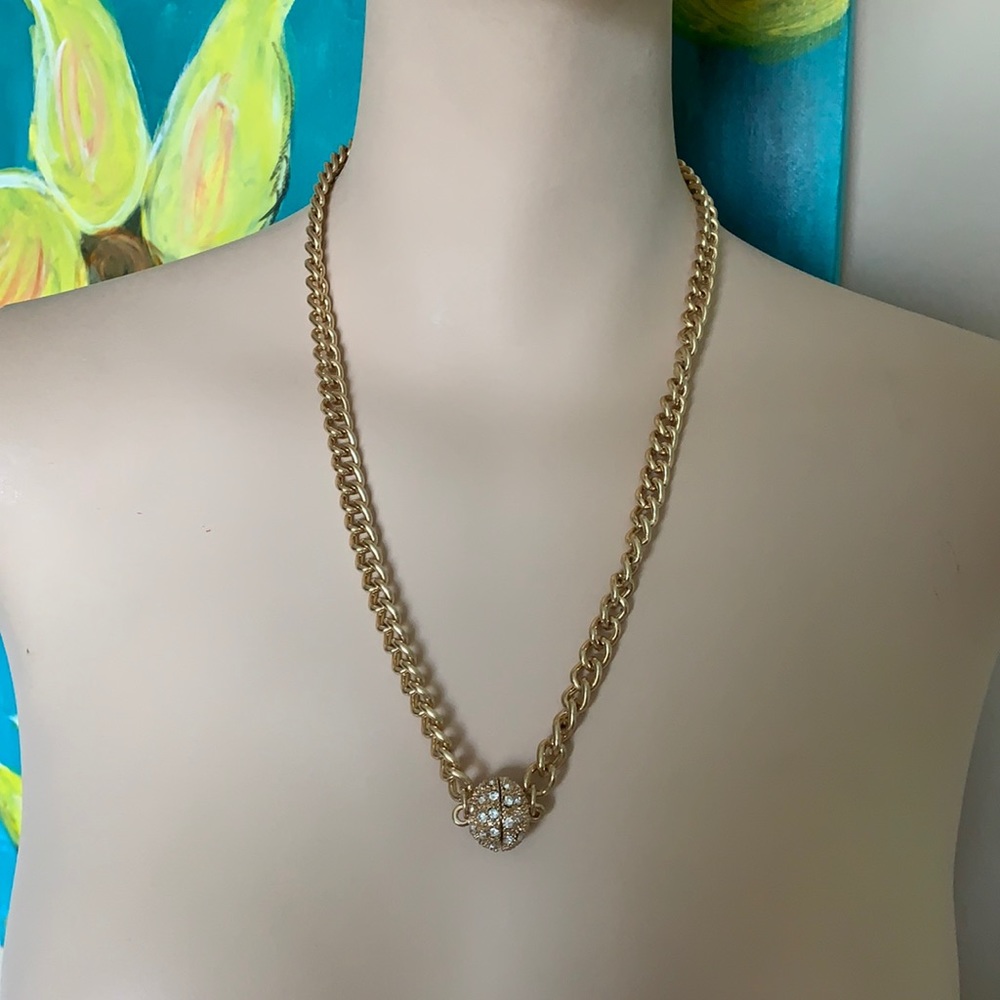 Women’s necklace